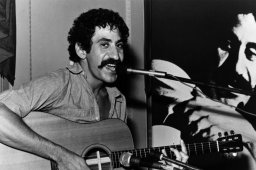Una voce, una chitarra e un addio: la storia di Jim Croce.