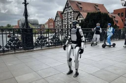 Incontro con Edward Warchocki: Se il Futuro della Robotica Cammina per le Strade di Varsavia