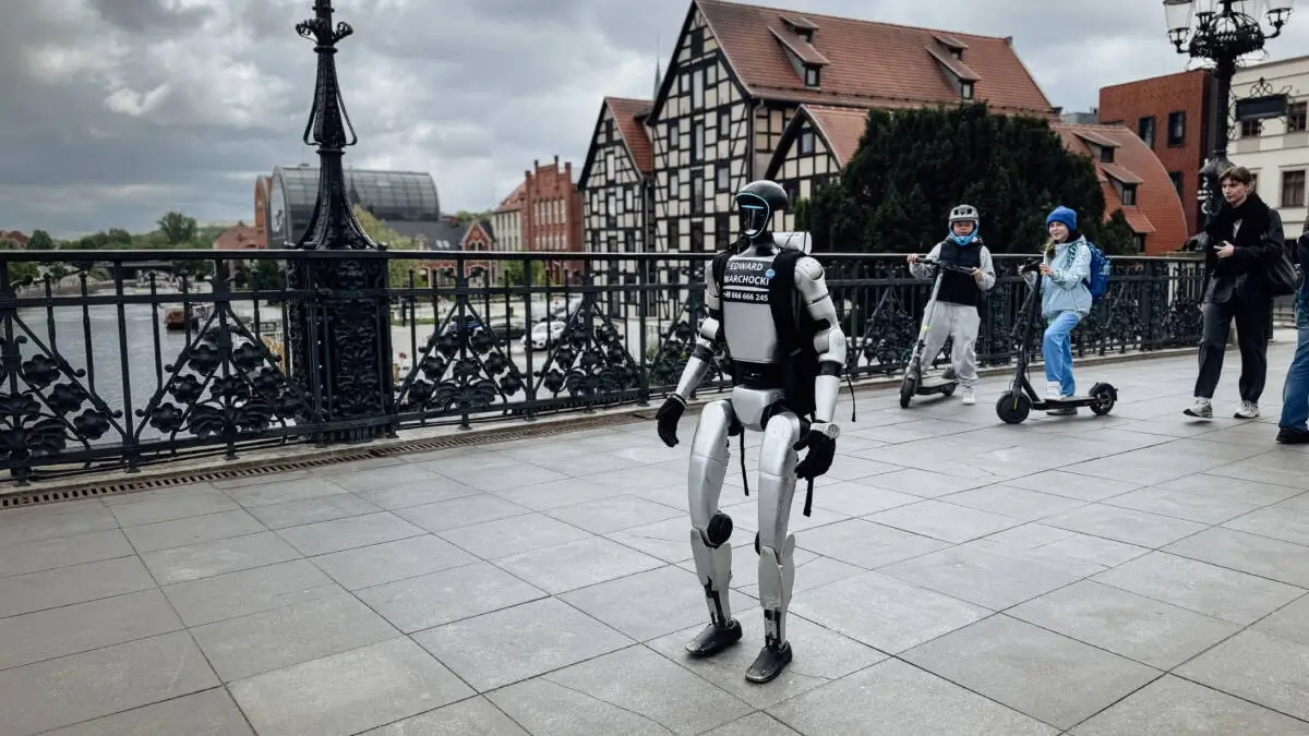 Incontro con Edward Warchocki: Se il Futuro della Robotica Cammina per le Strade di Varsavia